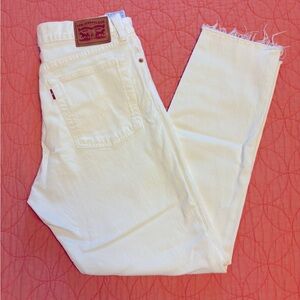 Levi’s women’s white ankle jeans size 29